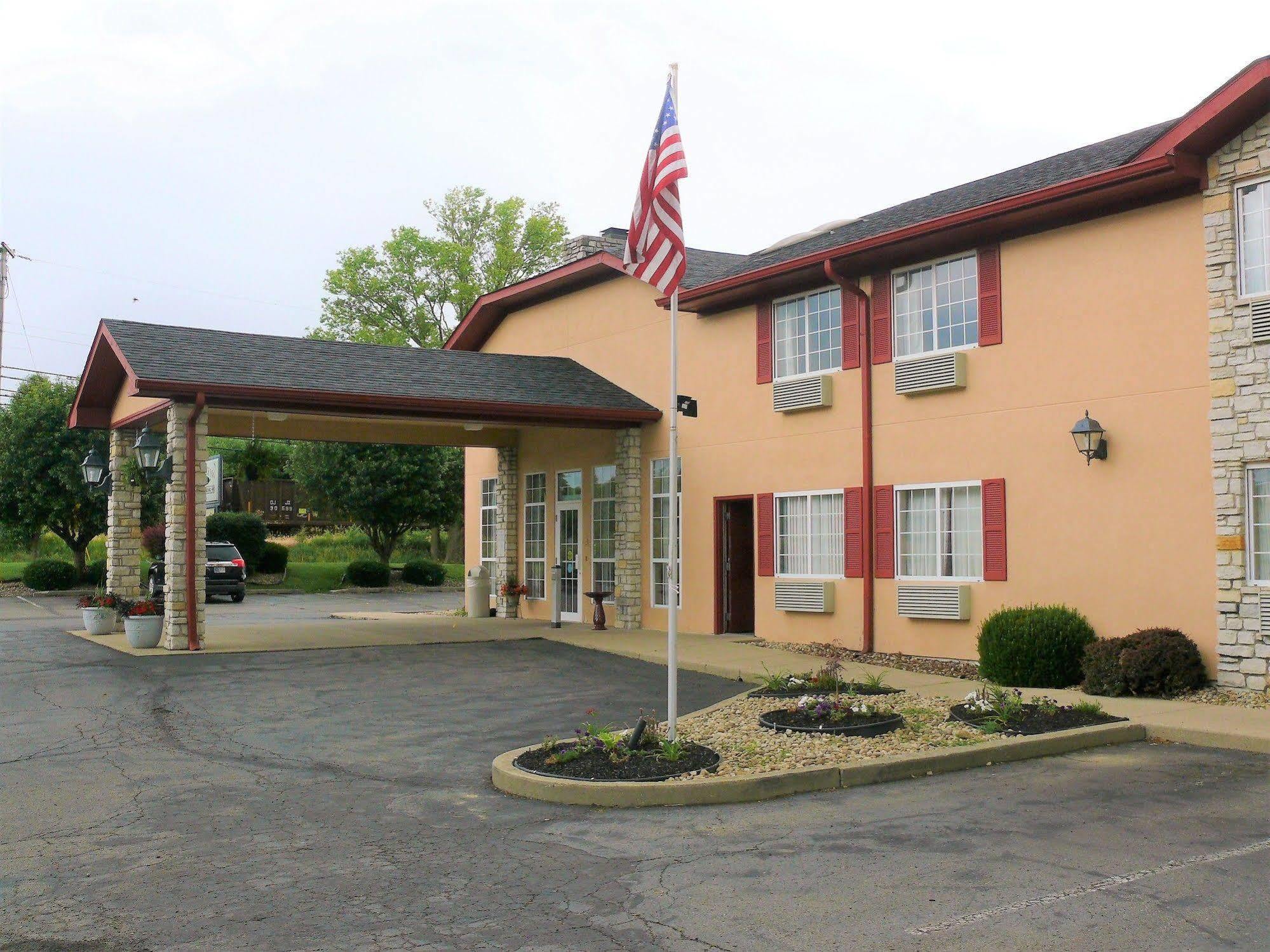 The Woodridge Inn Connersville Exterior photo